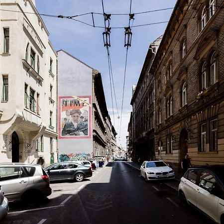 Hungarian Rebelian With Ac Apartamento Budapeste Exterior foto