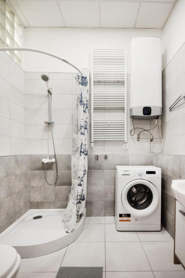 Hungarian Rebelian With Ac Apartamento Budapeste Exterior foto