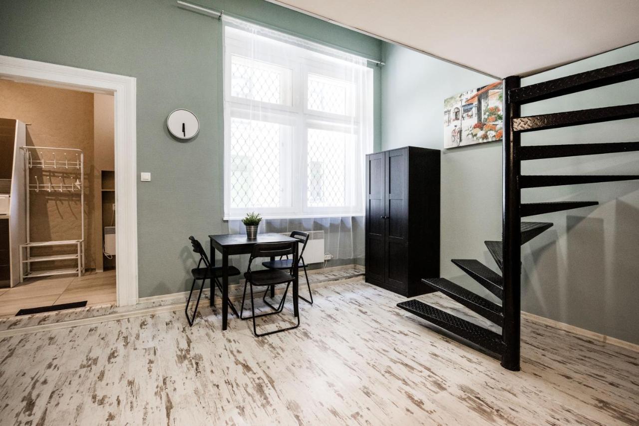 Hungarian Rebelian With Ac Apartamento Budapeste Exterior foto